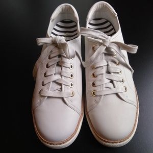 Vionic Leah Sneakers